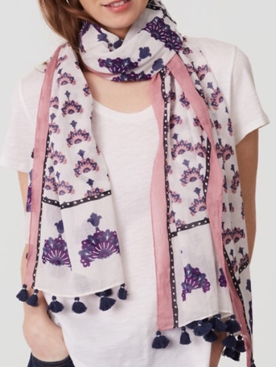 LOFT Accessories - EUC LOFT Tassel Scarf | Women's Cozy Fashion Wrap | Boho Fringe Accessory